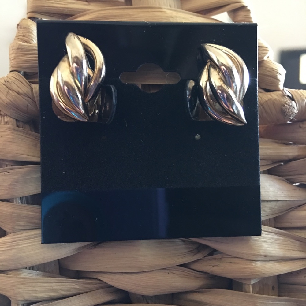 Vintage gold tone twisted bow style clip earrings